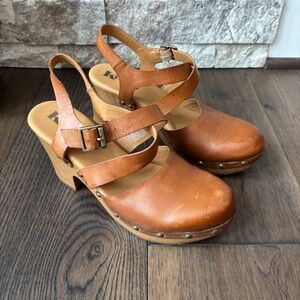 Korks Wendy Cross Strap Studded Platform Heeled Clogs Tan Brown Size 8 M